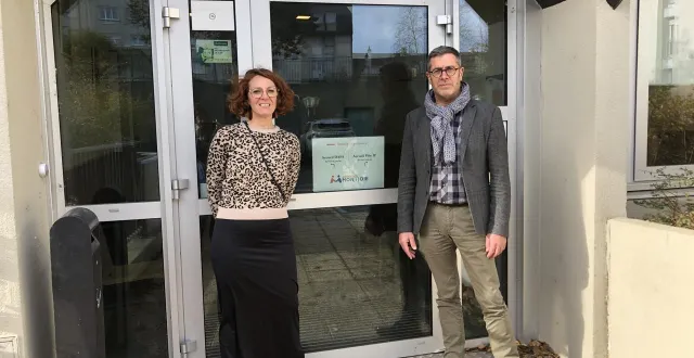 photo  mélina renaud, pour le dasa, et damien ferry, pour le pôle intervenant familial, évoluent désormais dans des locaux partagés dans le centre du mans.  &copy;  ouest-france 