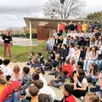 photo les élèves ont été acteurs de l’inauguration de leur école rénovée. ils ont chanté, posé des questions et offert mots et dessins au maire.