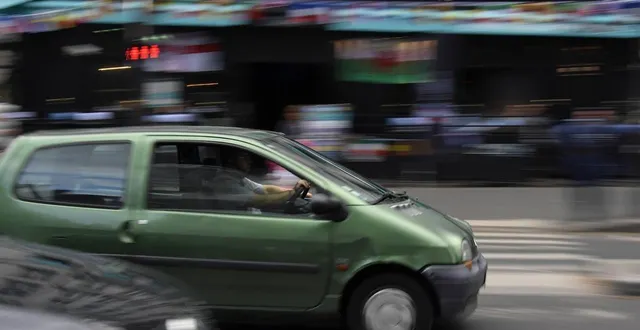 photo  « je me souviens combien les regards des piétons s’ouvraient grands dans les villes traversées. »  &copy;  archives ouest france 