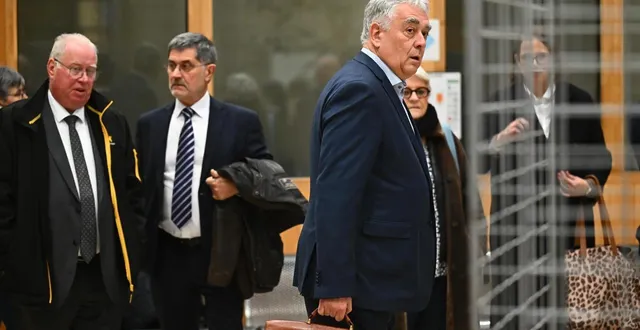 photo  gilles bourdouleix, maire de cholet (maine-et-loire), et derrière jean-michel jeanneteau, vice-président de l’association organisatrice cholet événements  &copy;  franck dubray / ouest france 