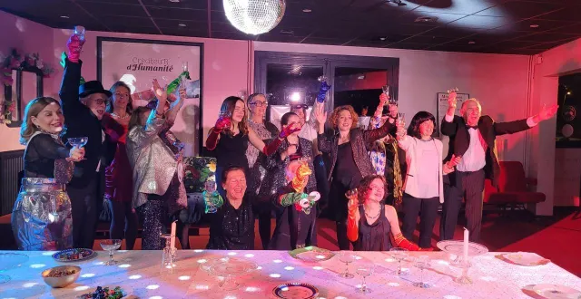 photo  les figurants sont au complet pour tourner l’une des scènes de la capsule vidéo.  &copy;  ouest-france 