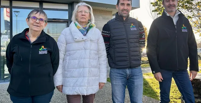 photo  les ponts-de-cé, le 21 novembre 2025. le forum des métiers du sport est organisé par l’association profession sport et loisirs où œuvrent martine scotto di vettimo (à gauche), nadège boulangé, pascal montiège et régis desvallon.  &copy;  co 