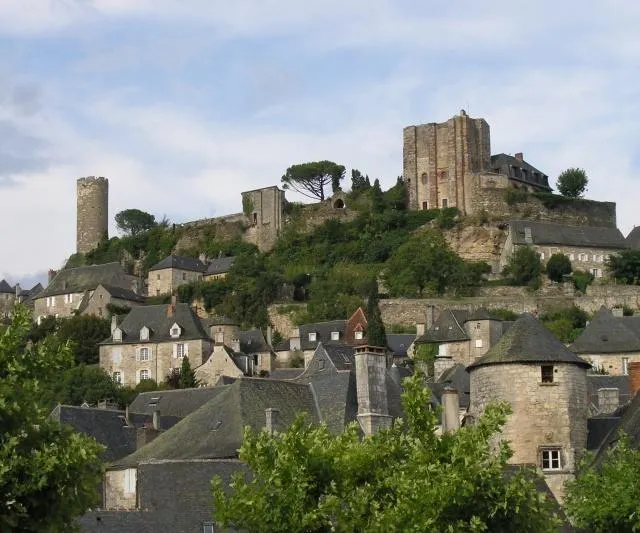 photo turenne est un petit village médiéval de corrèze, qui fait partie des plus beaux de france.  ©  franzwa / wikimedia