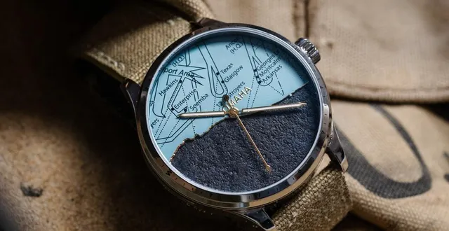 photo  la maison horlogère belge col & mcarthur a créé la montre « normandie 1944 », qui se veut un hommage horloger aux héros du débarquement.  &copy;  photo : col & mcarthur 