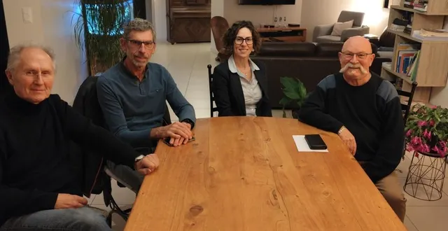 photo  vanessa brault entourée de jean-noël marionneau, jacques hemery et jacky bouchenoire.  &copy;  co 