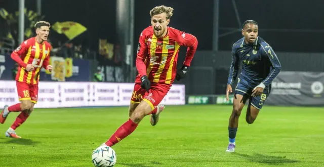 photo  milan robin, ce vendredi 21 novembre 2025 à pau, était à l’initiative de l’action qui a amené le penalty au mans fc et qui permettait de prendre l’avantage.  &copy;  photopqr/sud ouest/maxppp 