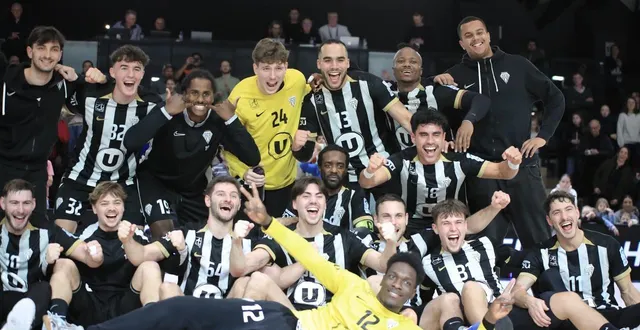 photo  la joie des angevins au coup de sifflet final.  &copy;  philippe naudin 