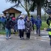 photo en 2024, la marche du téléthon a démarré du plan d’eau de mayet. les marcheurs étaient équipés pour affronter la pluie.