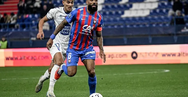 photo  yann m’vila, capitaine du sm caen.  &copy;  martin roche / ouest-france 