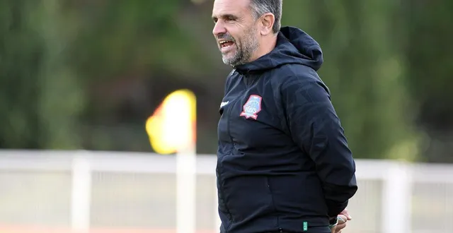photo  frank dechaume ne veut pas renier ses principes de jeu avec le fc flers.  &copy;  archives gerard piwtorak 