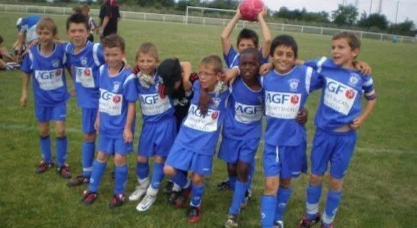photo  lilian raolisoa (3e en partant de la droite) et ses coéquipiers de grisolles, quand ils étaient en u11.  &copy;  yohan raolisoa 