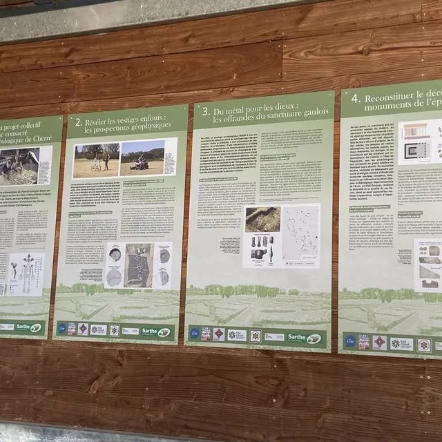photo des panneaux présentant les travaux de recherche conduits depuis 2022 sur le site ont été installés.  ©  ouest-france