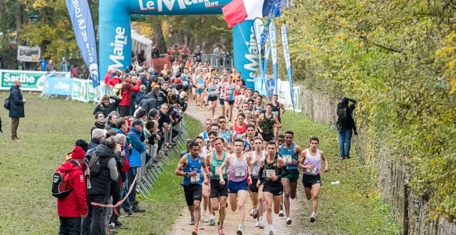 photo  la neuvième édition des 10 km le maine libre a lieu samedi 22 novembre 2025.  &copy;  dominique breugnot photographer 
