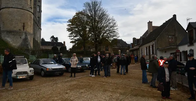 photo  beaucoup de curieux ce dimanche matin.  &copy;  le maine libre 