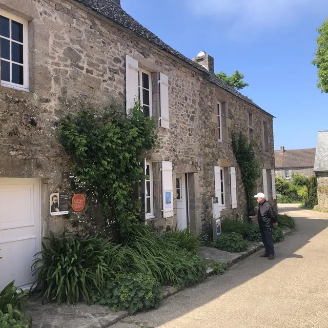 photo la maison natale de jean-françois millet, à gruchy, hameau du village de gréville-hague (manche), patrie du peintre peintre.  ©  archives ouest-france