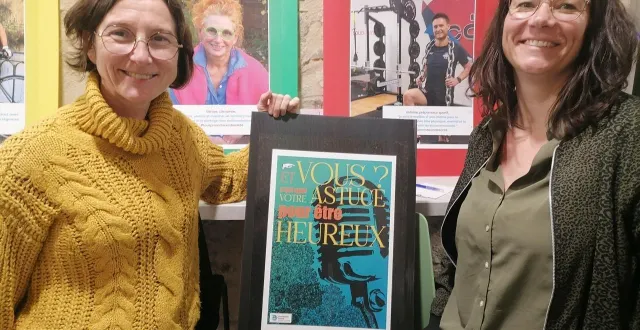 photo  devant l’exposition mise en place, gaëlle tempéreau et mélanie robin, de l’association promotion santé nouvelle-aquitaine, au campus des projets vendredi 21 novembre.  &copy;  co- virginie de gouveia 