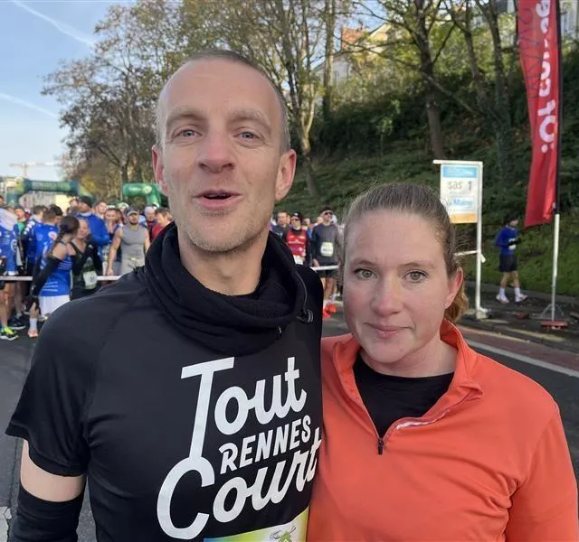 photo quelques minutes avant le départ, jacques a pris le micro et demandé maud en mariage.  ©  ouest-france