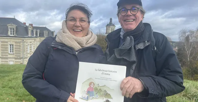 photo  beaufort-en-anjou, le 19 novembre 2025. violaine sechet-chalopin (illustratrice) et christian breau (auteur) ont donné naissance à « la fabuleuse histoire d’emma », un conte en forme de livre pour enfants.  &copy;  co – christophe ricci 
