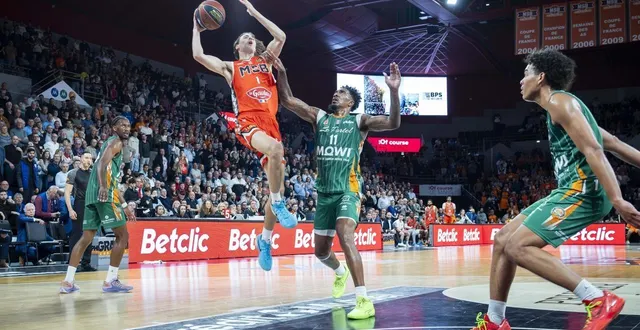 photo  bastien grasshoff, taille patron lors du match espoirs à nancy.  &copy;  archives dominique breugnot. 