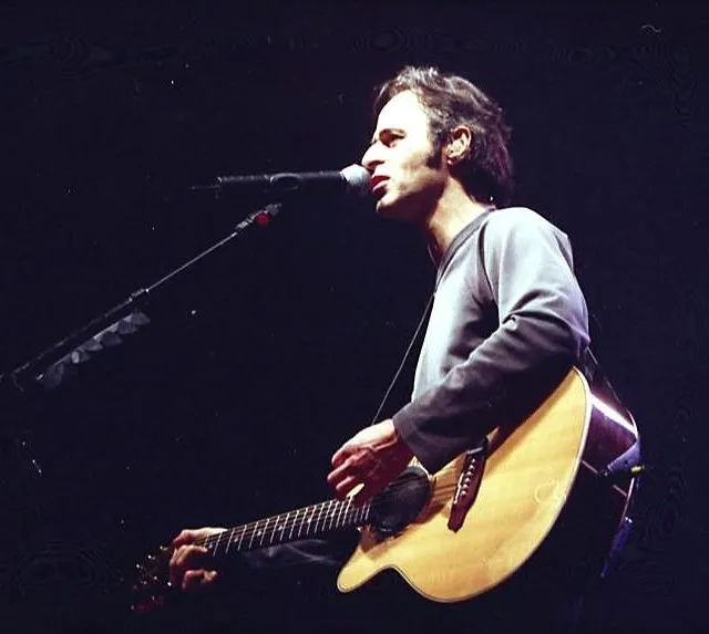 photo jean-jacques goldman en concert à antarès en 1998.  ©  photo archives le maine libre