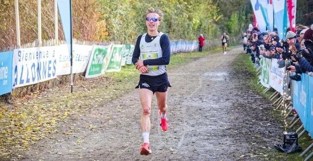 photo  l’ancien de la js allonnes, floriant lecot, a signé sa première victoire sur le 10 km le maine libre, ce samedi 22 novembre 2025.  &copy;  dominique breugnot/ouest-france 