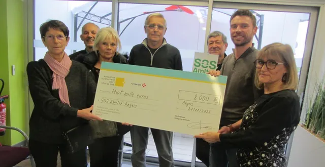 photo  elisabeth lefort, trésorière ; daniel bidet, vice-président ; béatrice dichant, membre ; philippe pareige, responsable communication ; hervé roth, membre ; mathieu fortannier, ambassadeur de la fondation vinci et sophie fernandez, marraine de sos amitié.  &copy;  co 