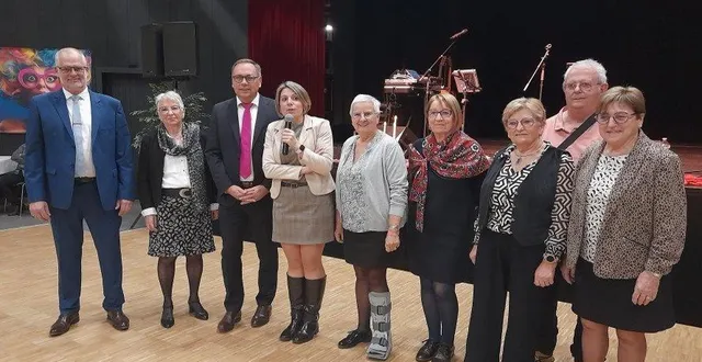 photo  élus, le ccas et ses bénévoles avaient fort à faire jeudi 13 novembre pour placer les 280 convives présents au repas des aînés.  &copy;  co 