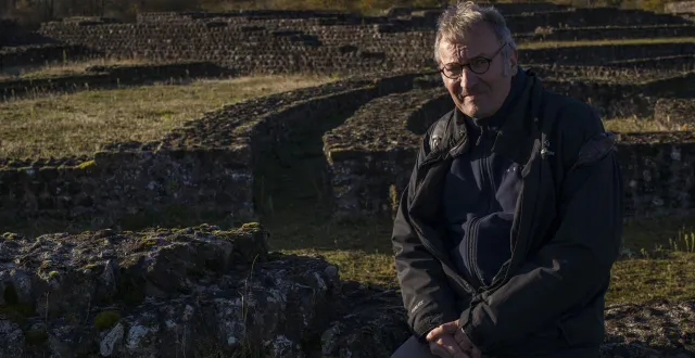 photo  christian poussin, aujourd’hui âgé de 71 ans, avait une trentaine d’années lorsqu’il a intégré l’équipe de bénévoles de jean rioufreyt et claude lambert, les premiers archéologues à s’être penché sur le site de cherré, à aubigné-racan, dans les années 80. une aventure qui aura duré quinze années.  &copy;  le maine libre - denis lambert 