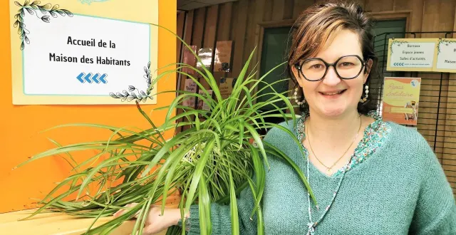 photo  luce bonvalet remplace hélène leray, promue directrice de la structure, à la coordination du pôle familles, adultes et seniors.  &copy;  photo le maine libre 