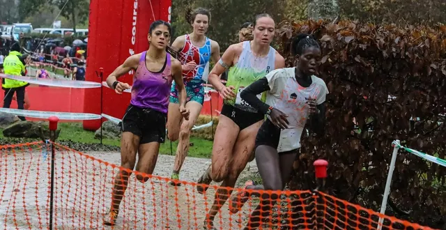 photo  agathe guillemot, en deuxième position, lors du cross international d’allonnes dimanche 23 novembre 2025.  &copy;  le maine libre 