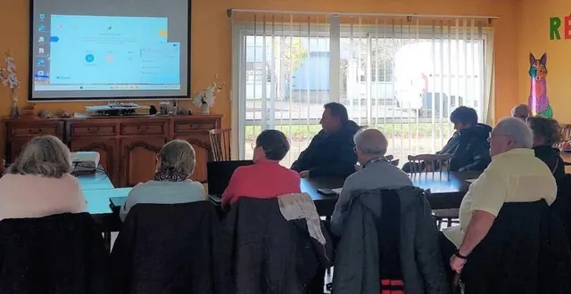 photo  les ateliers numériques encadrés par deux conseillers de le mans métropole sont très suivis et correspondent à un réel besoin.  &copy;  le maine libre. 
