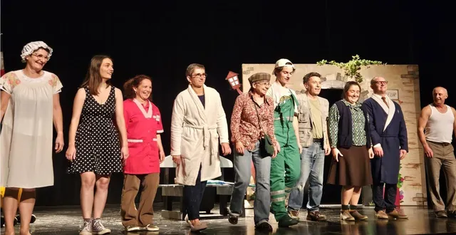 photo  les dix acteurs de cette belle soirée théâtrale.  &copy;  co 