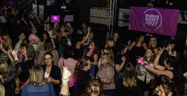 photo  maman sort danser débarque à flers (orne), et a attiré pas moins de 170 participantes.  &copy;  ouest-france 