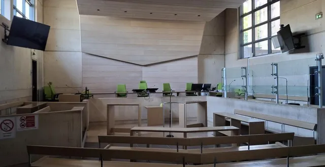 photo  la salle du tribunal correctionnel le mans (sarthe).  &copy;  archives ouest-france 