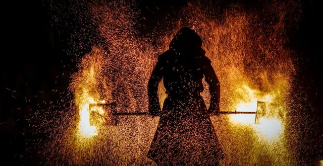 photo  un spectacle de pyrotechnie et jonglage de feu sera proposé par les artistes de la compagnie ogyassa, offert par o’cœur de vimoutiers.  &copy;  julie hmln 