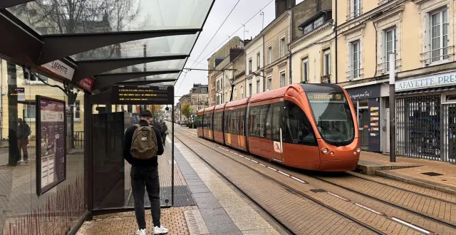 photo  l’homme a été interpellé en possession de cannabis, en septembre 2025, square lafayette, au mans (sarthe).  &copy;  archives ouest-france 