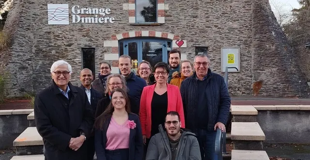 photo  yves meignen, audrey morineau, ingrid degrott, hélène bernugat (tête de liste), david anfraix, joël hauchecorne (second sur la liste), xavier anaïs, inès touzi, nicolas masson, pierre-emmanuel robert, karine blanvillain, maud grente. absents : peggy massol et mickaël lefeuvre.   &copy;  co 