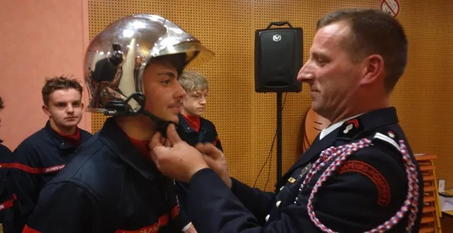 photo  le jeune sapeur-pompier cycle 4 maxime courtillet devient sapeur.  &copy;  ouest-france 