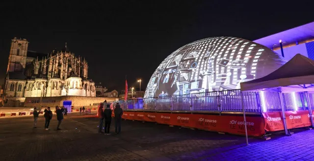 photo  le dôme sonore en 2024, alors installé place de la république au mans.  &copy;  archives ouest-france 