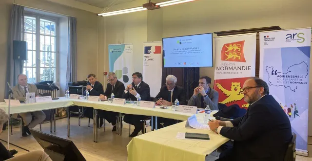 photo  frédéric beauchef, maire de mamers, joaquim pueyo, maire d’alençon, patrick faugerolas, directeur du chicam, hervé tourmente, préfet de l’orne, hervé morin, président de la région normandie, françois mengin-lecreulx, directeur général de l’agence régionale de santé (ars) et bertrand caillaud, directeur du développement de la clinique lna santé ont présenté le projet de nouvel hôpital à alençon.  &copy;  ouest-france 