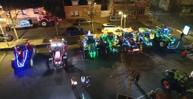 photo  les tracteurs illuminés lors de l’édition 2024.  &copy;  ça bouge dans le bourg 