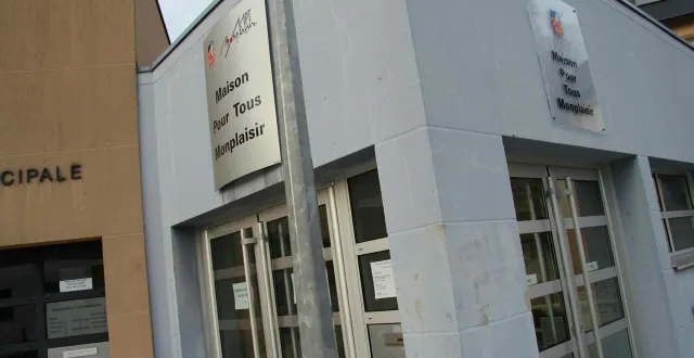 photo  la soirée sera organisée en deux temps avec une pièce de théâtre et une table ronde à la maison pour tous de monplaisir.  &copy;  franck dubray/archives ouest-fra 