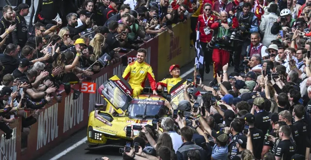 photo  soirée 24 heures du mans au méga cgr de saint-saturnin, ce 25 novembre 2025.  &copy;  archives le maine libre - denis lambert 