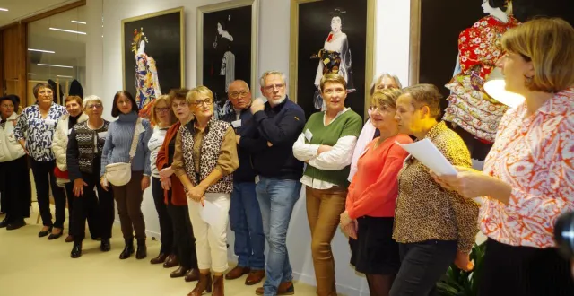 photo  la plupart des artistes étaient présents au vernissage de l’exposition.  &copy;  le maine libre 