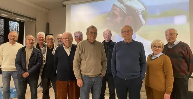 photo  cholet, lundi 3 novembre. jean-yves daviaud, le réalisateur du film consacré à roland garros, entouré de membres de l’association cholet vidéo ciné son.  &copy;  co – julien sureau 