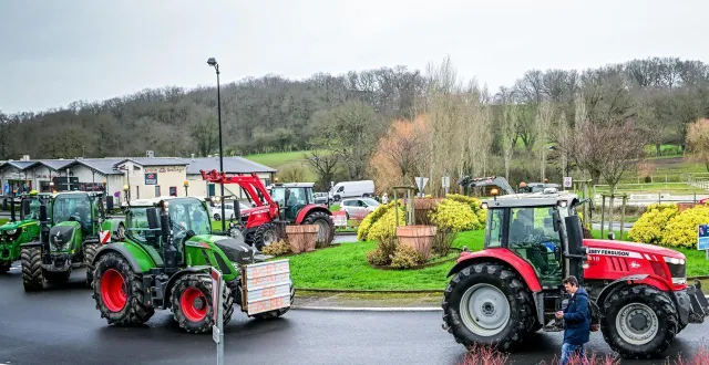 photo  les agriculteurs se mobiliseront ce mardi 25 novembre en fin de journée, au niveau de plusieurs ronds-points du département.  &copy;  archives le maine libre yvon loue 