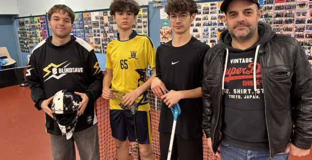 photo  lou, arthur et alann, trois des quatre jeunes sélectionnés en équipe de france u19, aux côtés du président sébastien petiot.  &copy;  ouest-france 