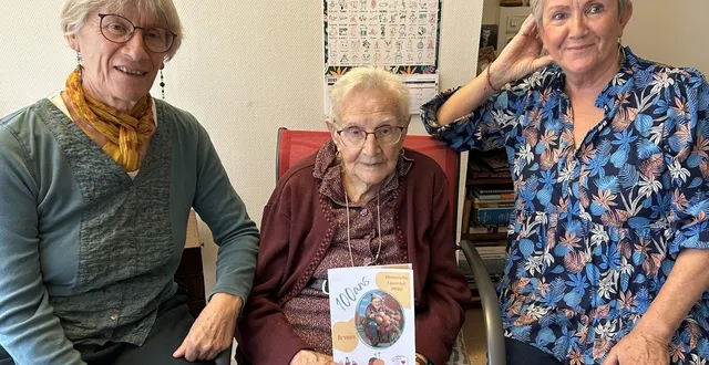 photo  angers, ehpad gaston-birgé, le 21 novembre 2025. marie-agnès et marie-reine, deux de ses filles, aux côtés de leur maman, irma belouin qui fêtera ses 100 ans le 5 janvier prochain.  &copy;  co 