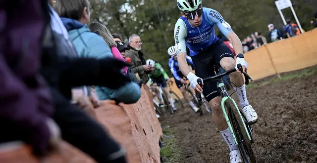 photo  engagé dans la course u23 hommes, le vosgien aubin sparfel représente l’une des meilleures chances de performance du côté de l’équipe de france, lors de la manche de coupe du monde de cyclo-cross organisée à flamanville (manche), dimanche 30 novembre 2025.  &copy;  marc ollivier/ouest-france 