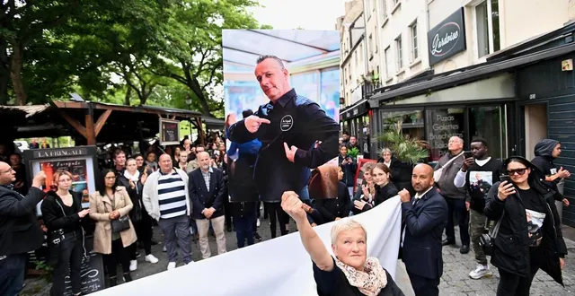photo  dix jours après le décès brutal de jean-philippe autain, dit « jp », agressé alors qu’il rentrait chez lui à la pierre heuzé à caen, ses proches et collègues du restaurant la fringale où il travaillait dans le quartier touristique du vaugueux, lui rendaient un dernier hommage.  &copy;  archive ouest-france 